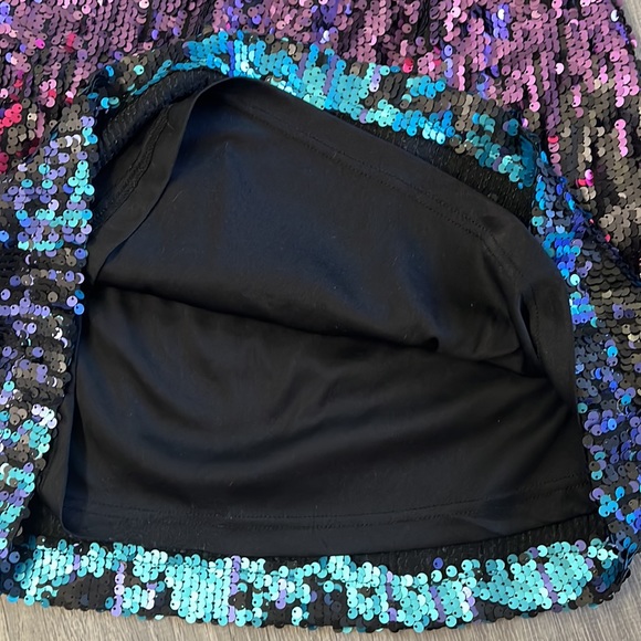 D. Signed Disney Girl’s Short Sleeve Multicolor Sequin Dress Size XL - Picture 10 of 11